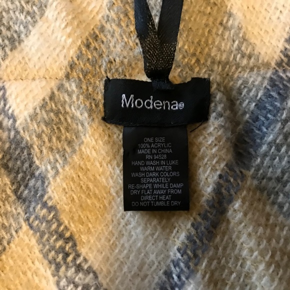 Modena Plaid Cape/Shawl - Picture 3 of 3